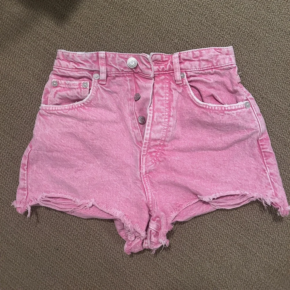 Zara high waisted pink denim shorts - Picture 3 of 3